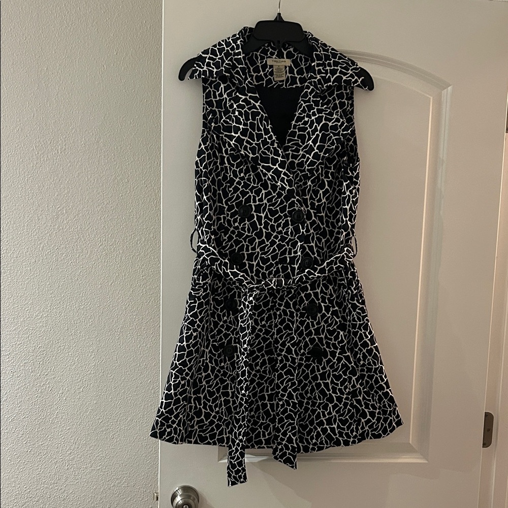 Vertigo Paris Monochrome Giraffe Print Dress/sleeveless trench